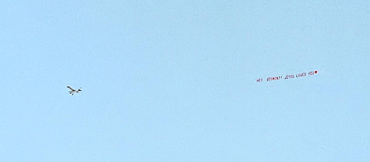 MFJ 1998 Dianne Camera 17 (Cropped)